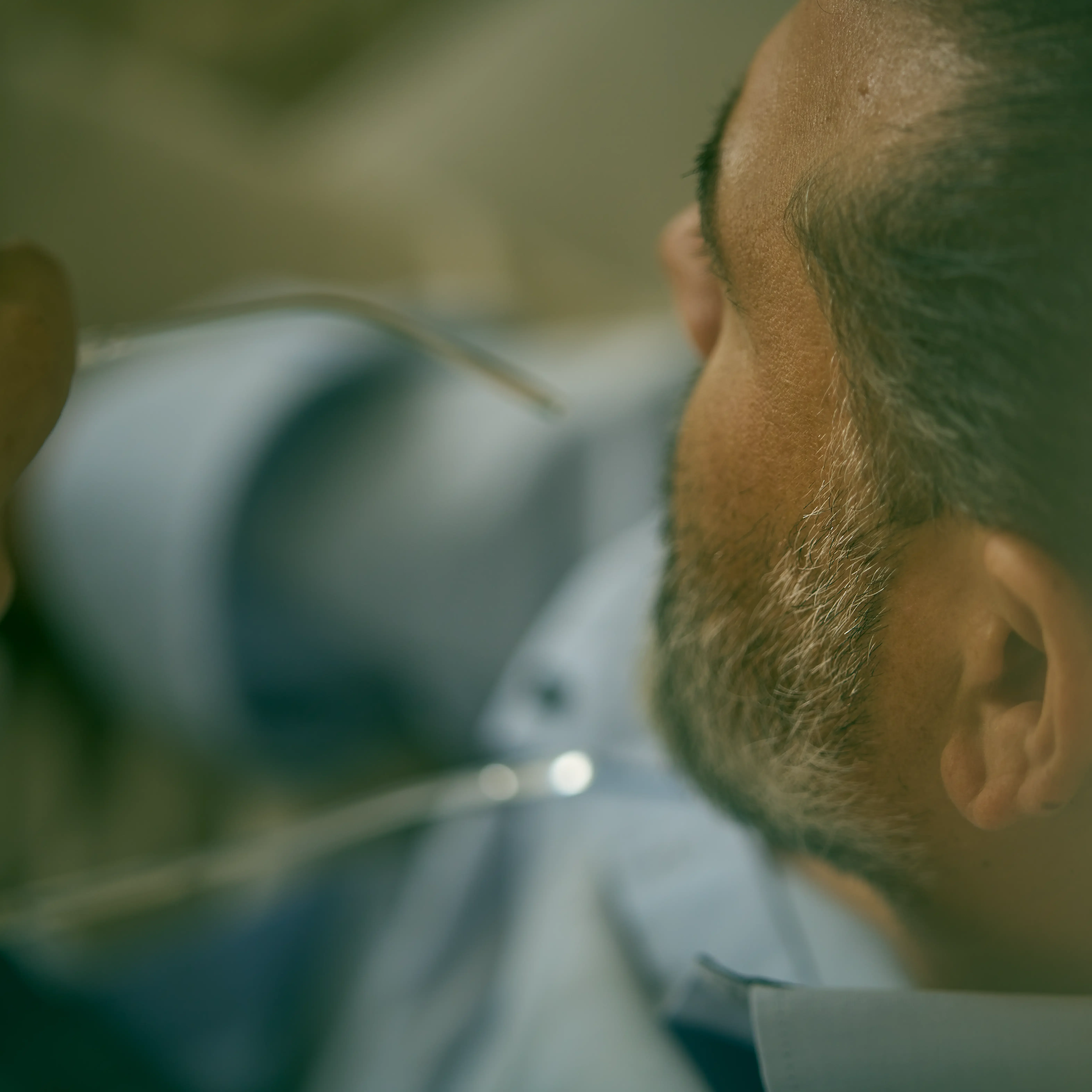 Cliënt die gepersonaliseerde ondersteuning voor verslavingsbehandeling ontvangt bij Paracelsus Recovery