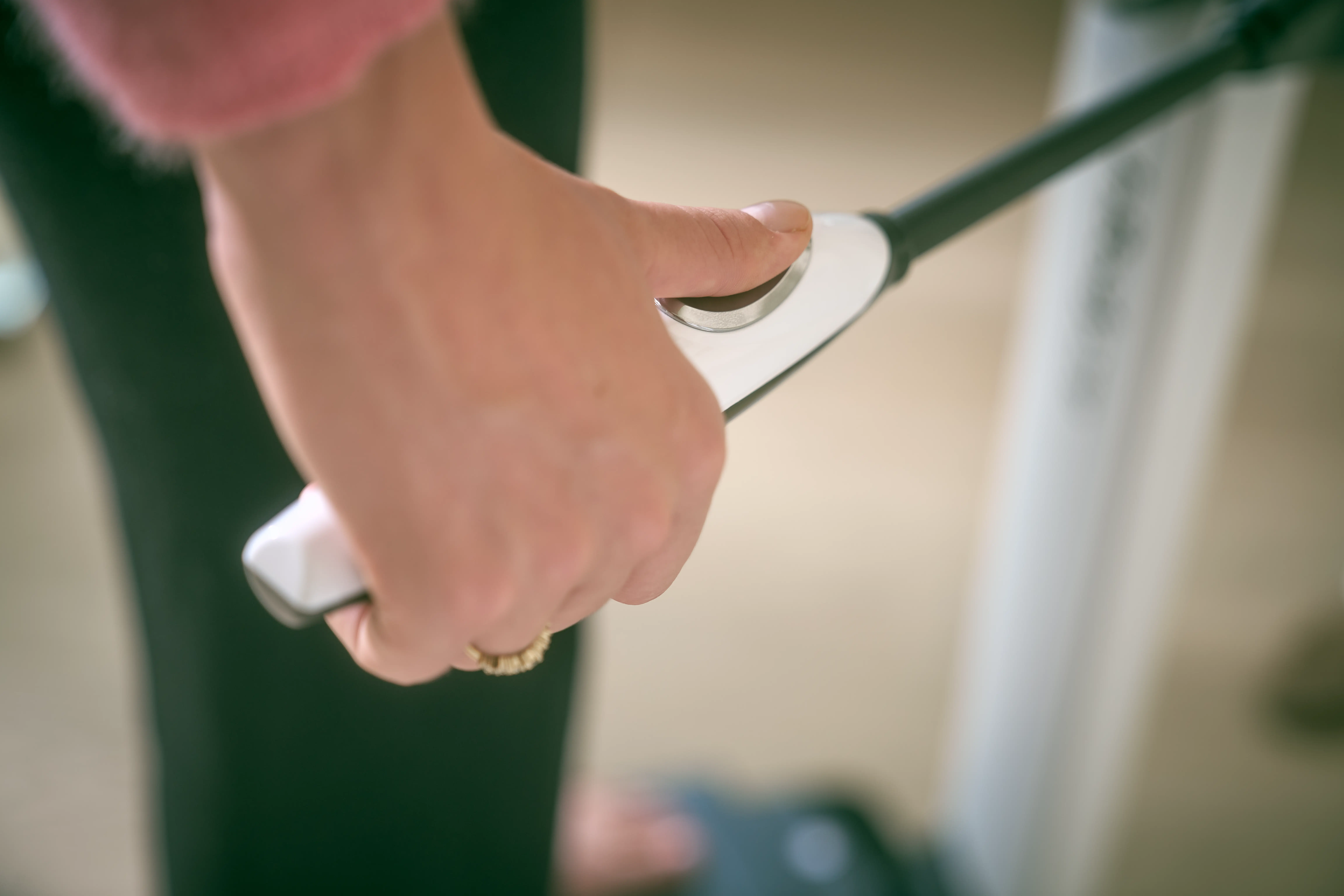 Specialist die een laboratorium gezondheidsbeoordeling uitvoert