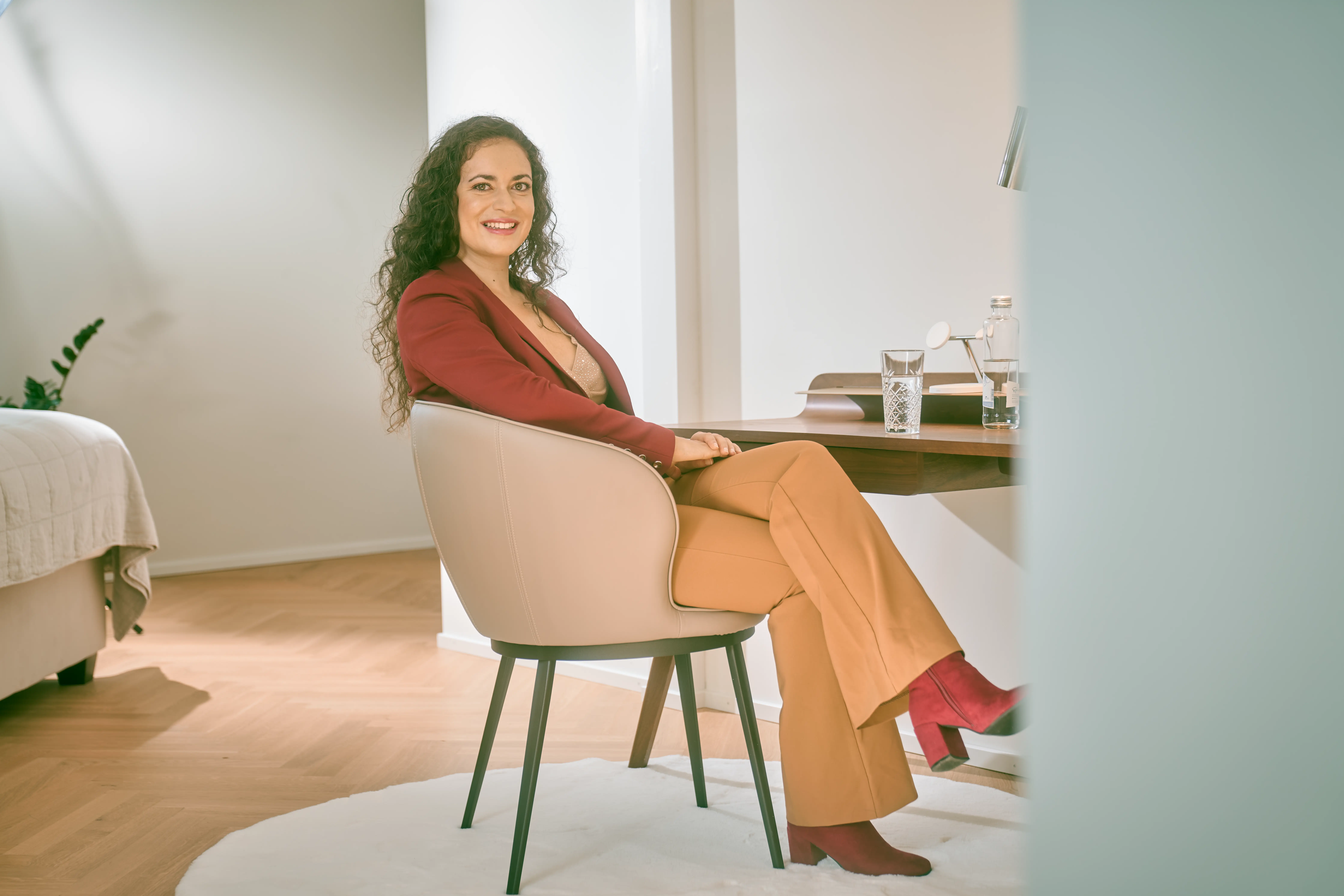 Joya Carnes, Hoofd Cliëntrelaties bij Paracelsus Recovery